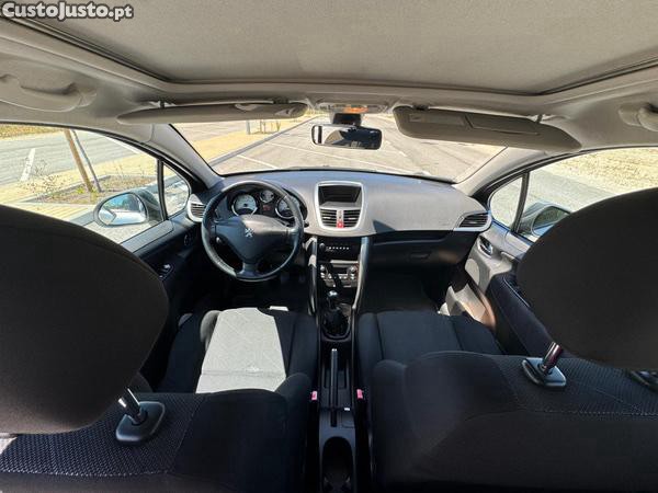 Peugeot 207 1.4 — photo 2