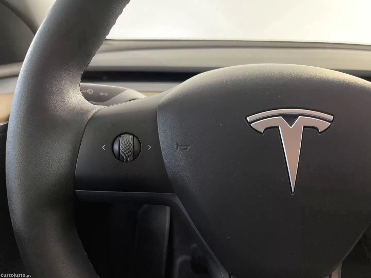Tesla Model Y Long range tração integral — fotografia 7