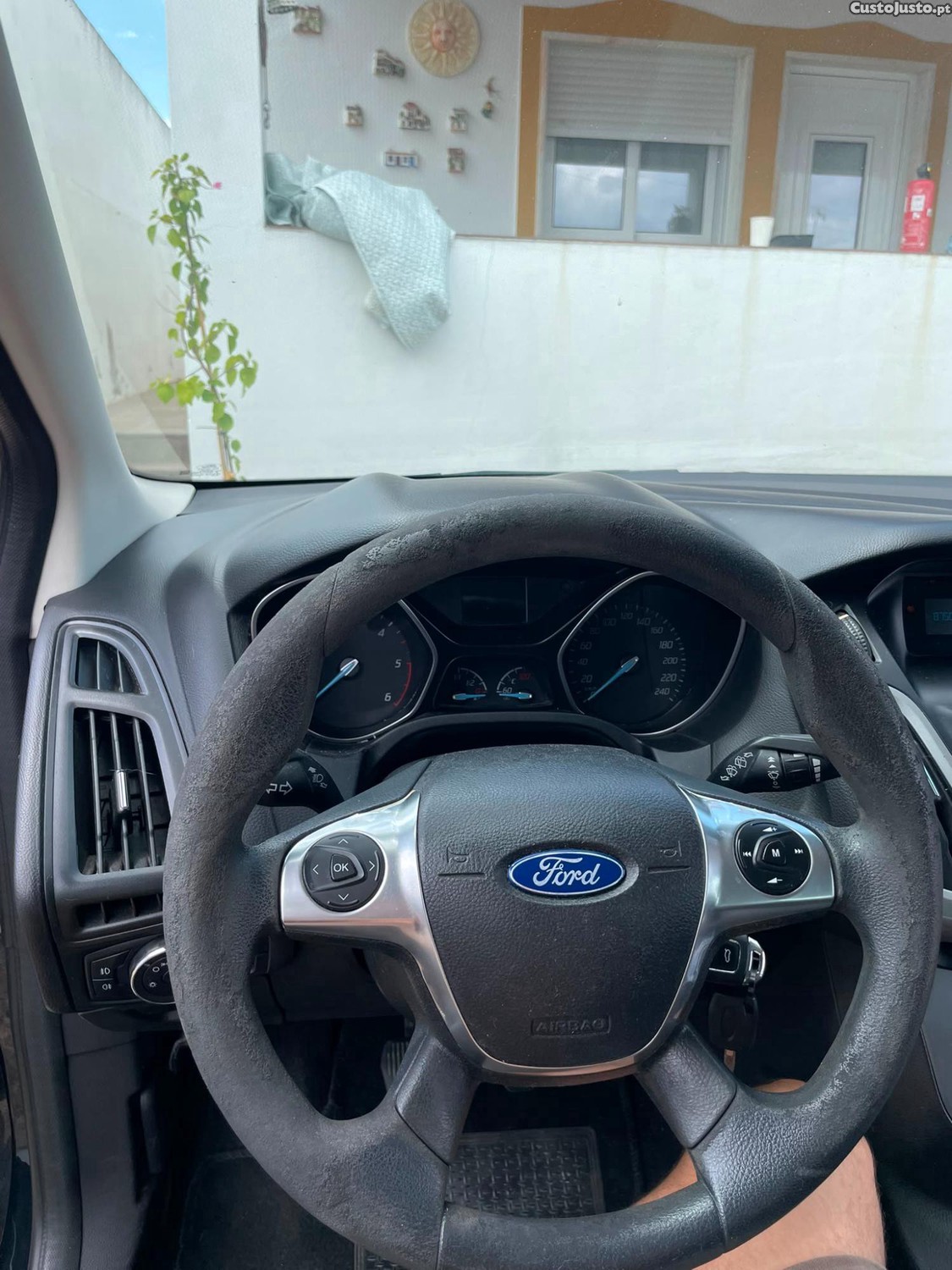 Ford Focus 1.6 TDCI Titanium — fotografia 10