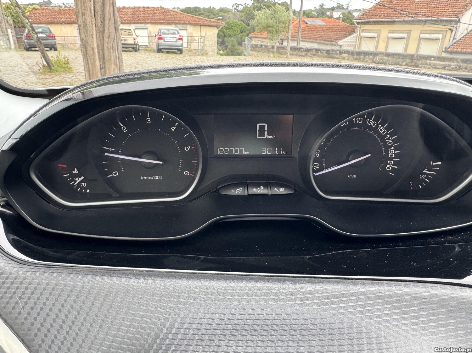 Peugeot 2008 1.5 diesel 122.000km!! — fotografia 8