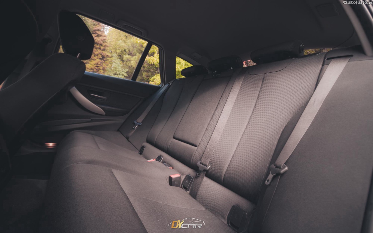 BMW 320 TOURING D — fotografia 2