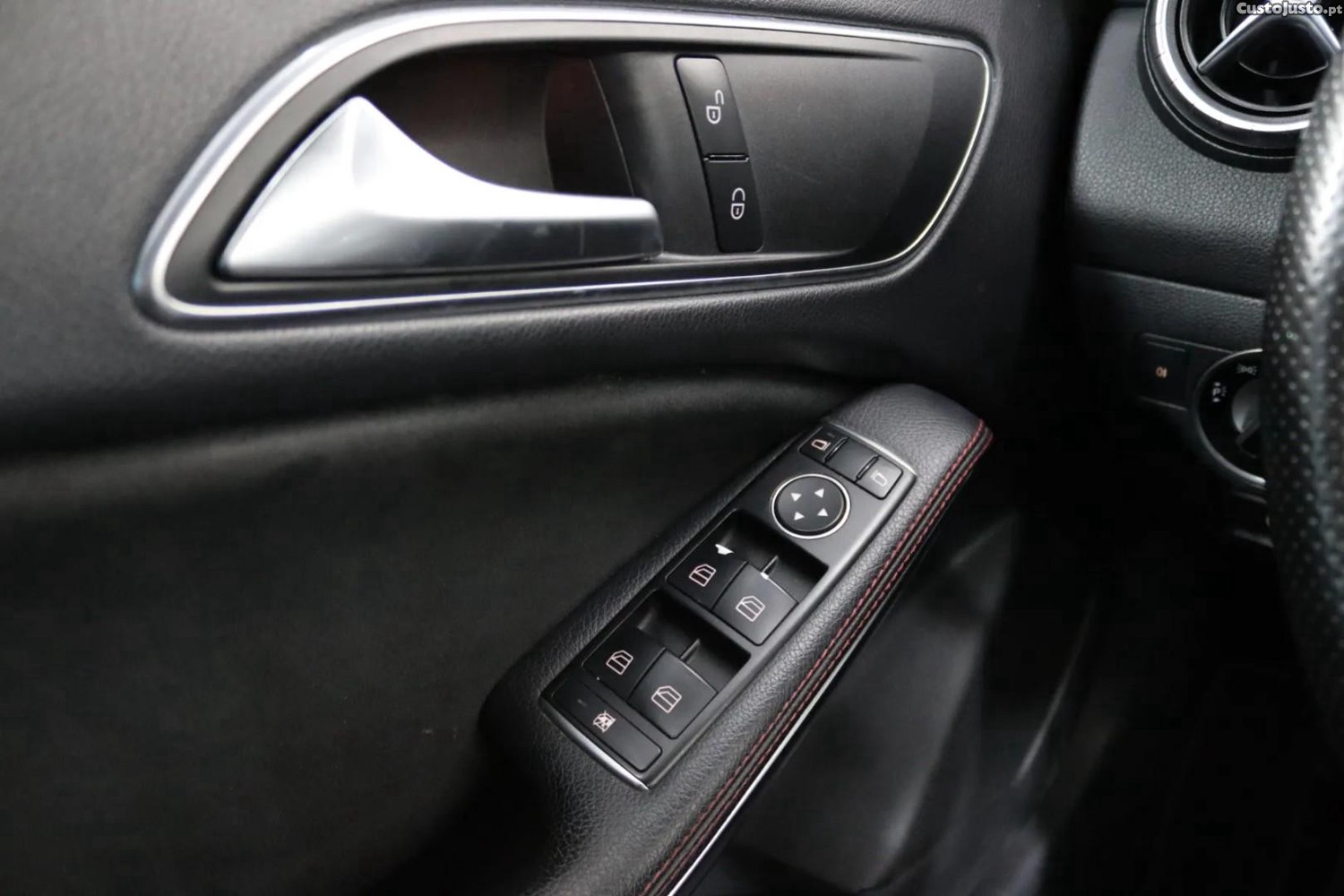 Mercedes-Benz CLA 200 Shooting Brake AMG Line — fotografia 11