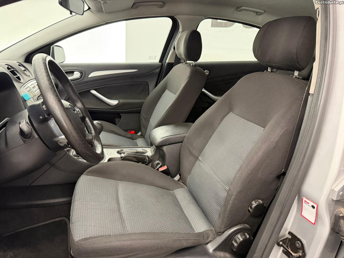 Ford Mondeo 1.8 TDCI 5P — fotografia 8