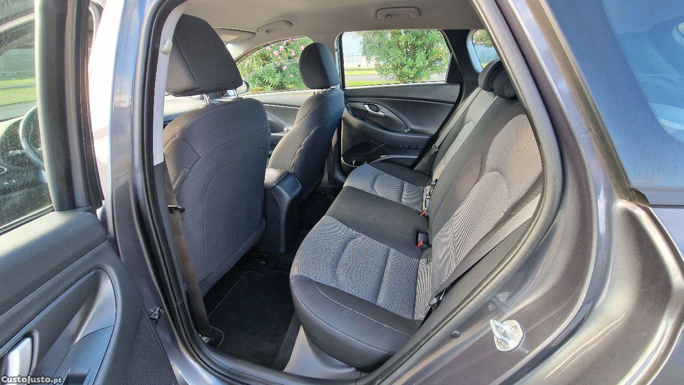 Hyundai i30 SW 1.6 CRDi COMFORT NAVI — fotografia 6