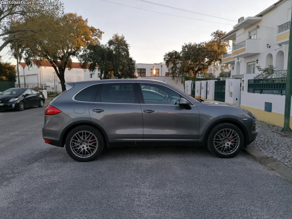 Porsche Cayenne Platinum Edition - 14 foto 2