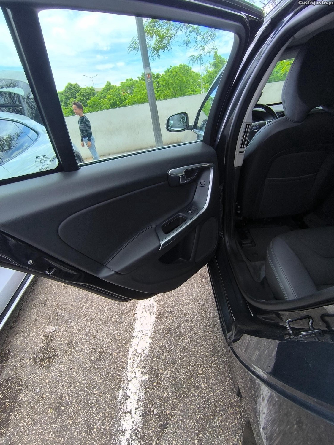 Volvo V60 Edrive — fotografia 4
