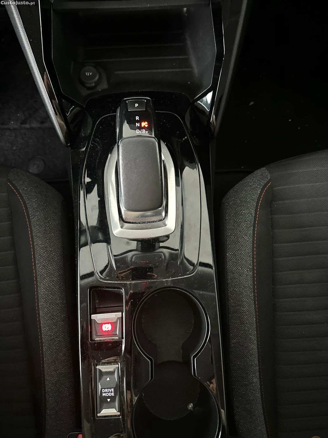 Peugeot 2008 50 kWh Active Pack — fotografia 7
