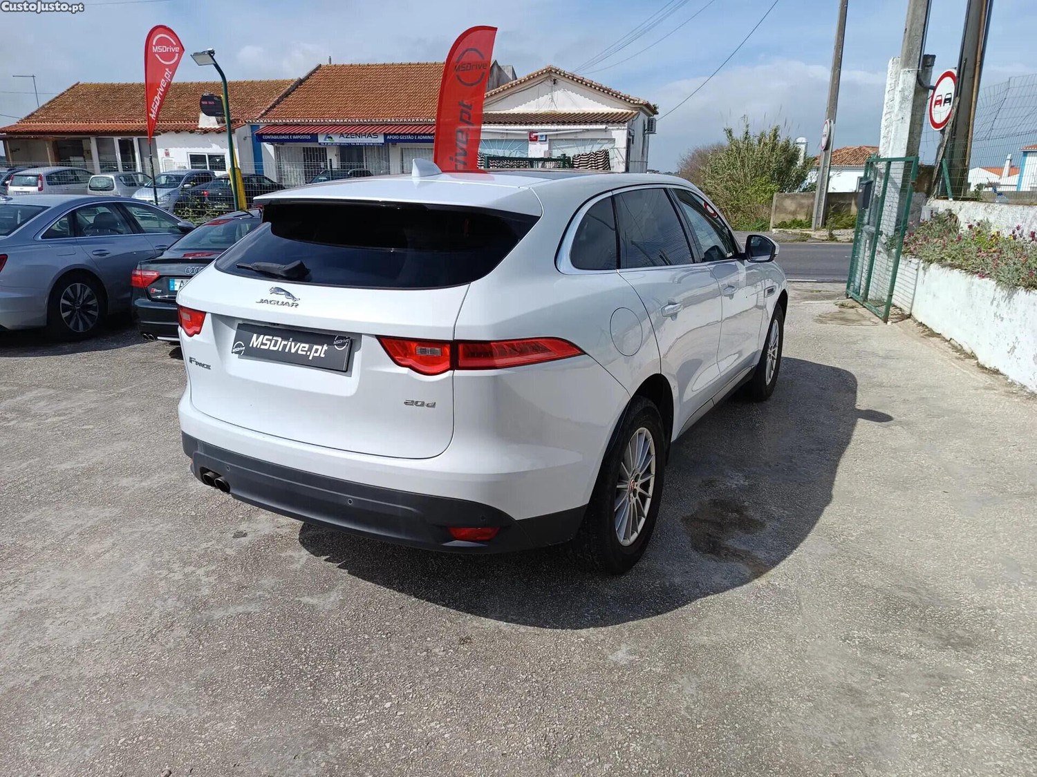 Jaguar F-Pace 2.0 i4D Prestige AWD — fotografia 21