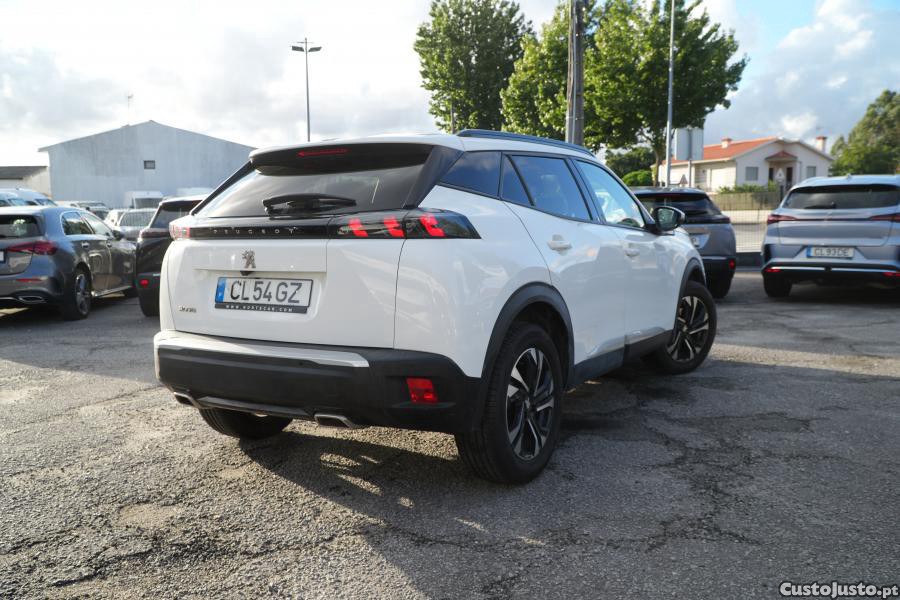 Peugeot 2008 1.2 PureTech Allure — fotografia 7