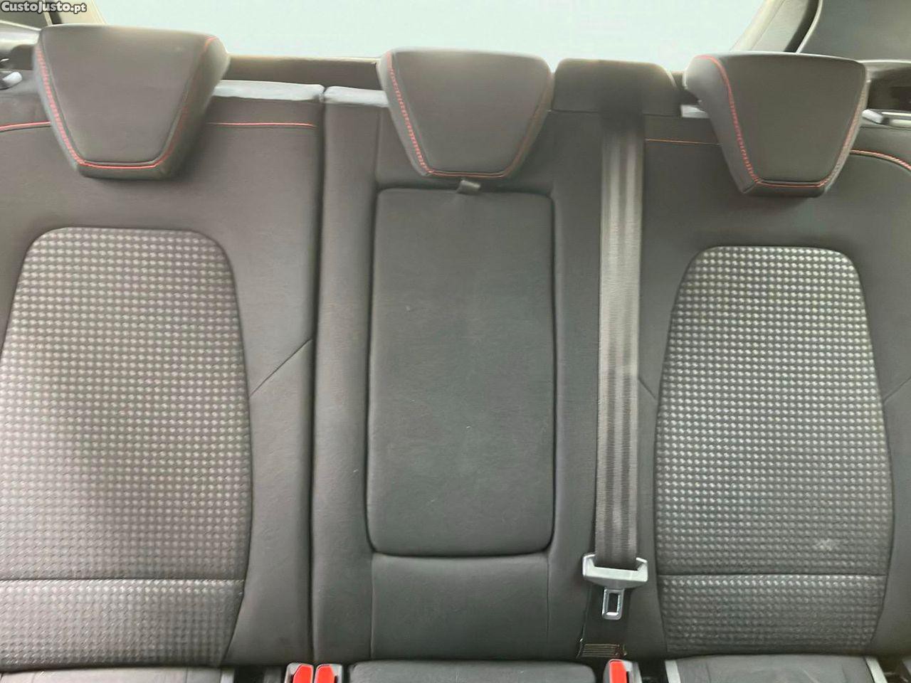 Ford Focus 1.0 EcoBoost MHEV ST-Line — fotografia 3