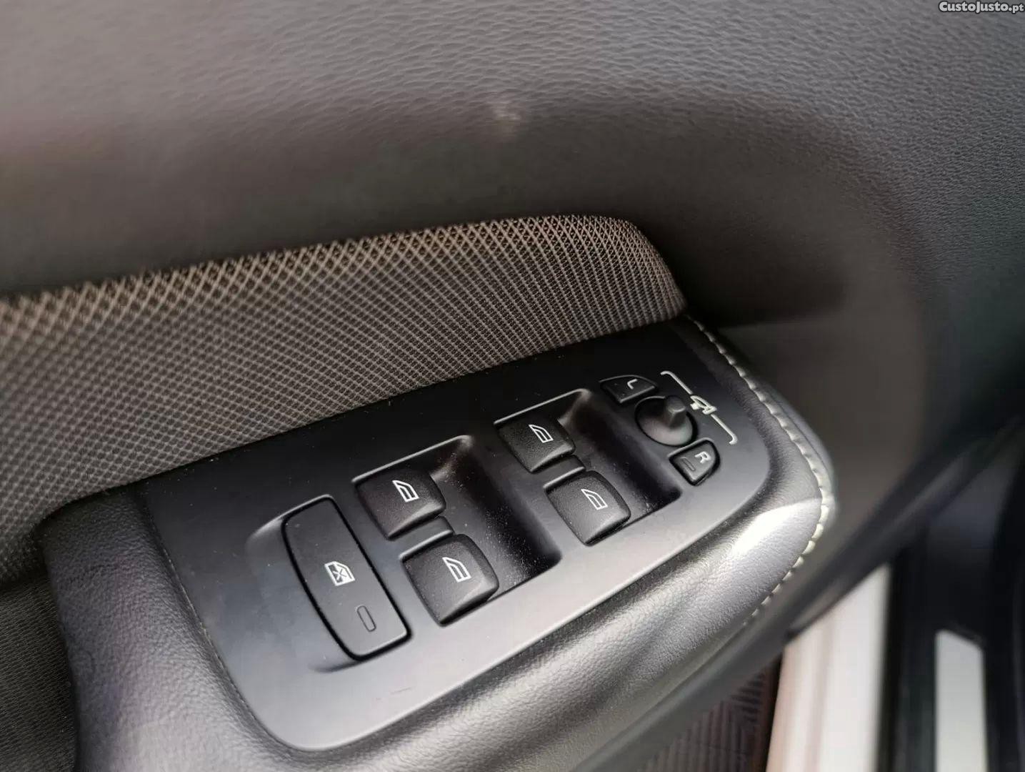 Volvo XC 60 2.0 b4 r-design — fotografia 23