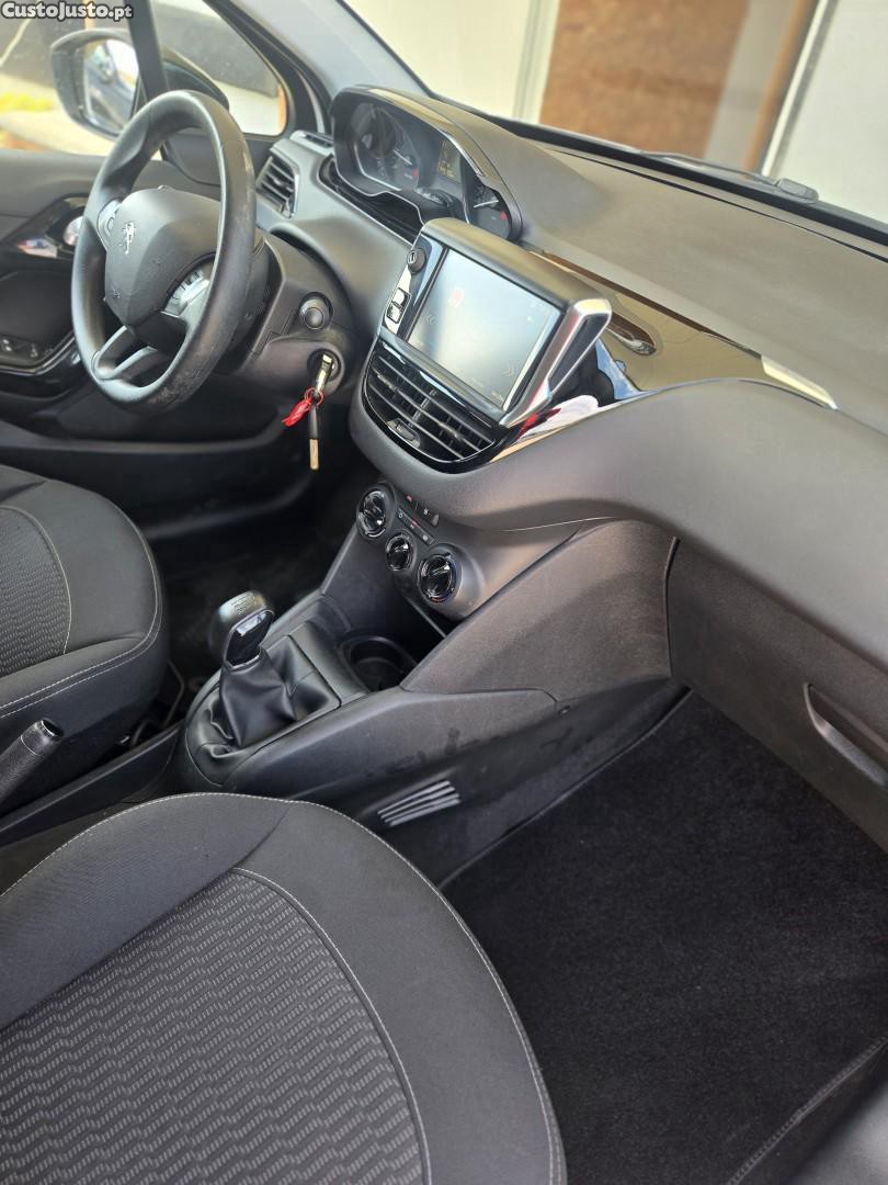 Peugeot 208 1.2 PureTech Active — fotografia 3