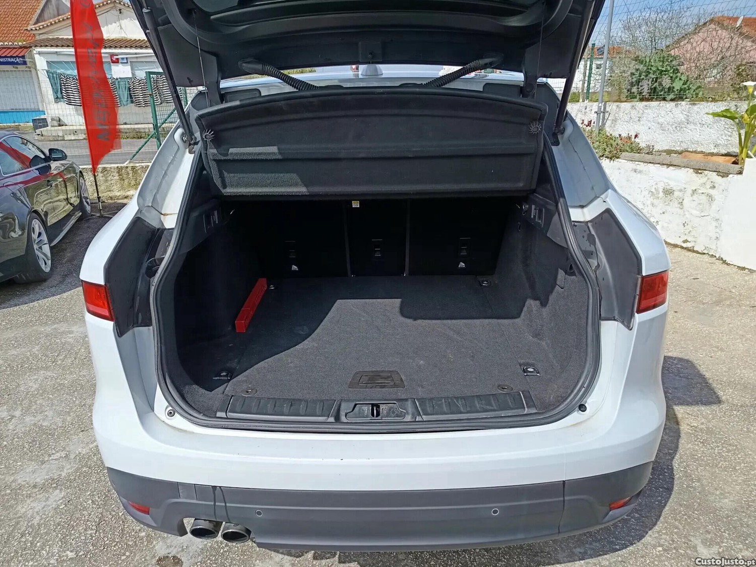Jaguar F-Pace 2.0 i4D Prestige AWD — fotografia 13