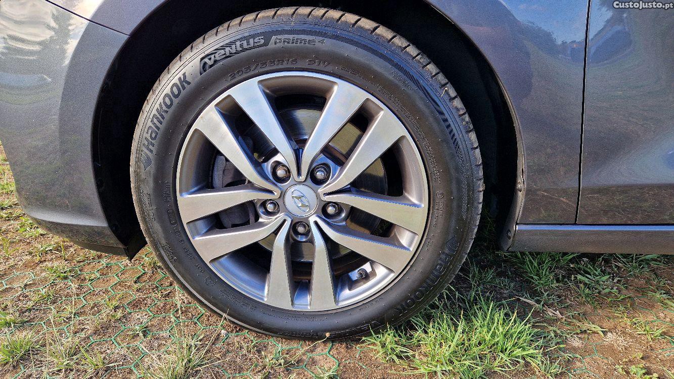 Hyundai i30 SW 1.6 CRDi COMFORT NAVI — fotografia 4