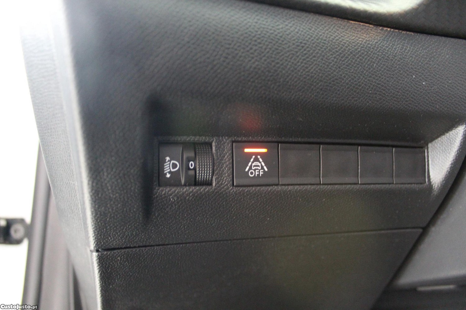 Peugeot 208 1.2 PureTech Active Pack — fotografia 7