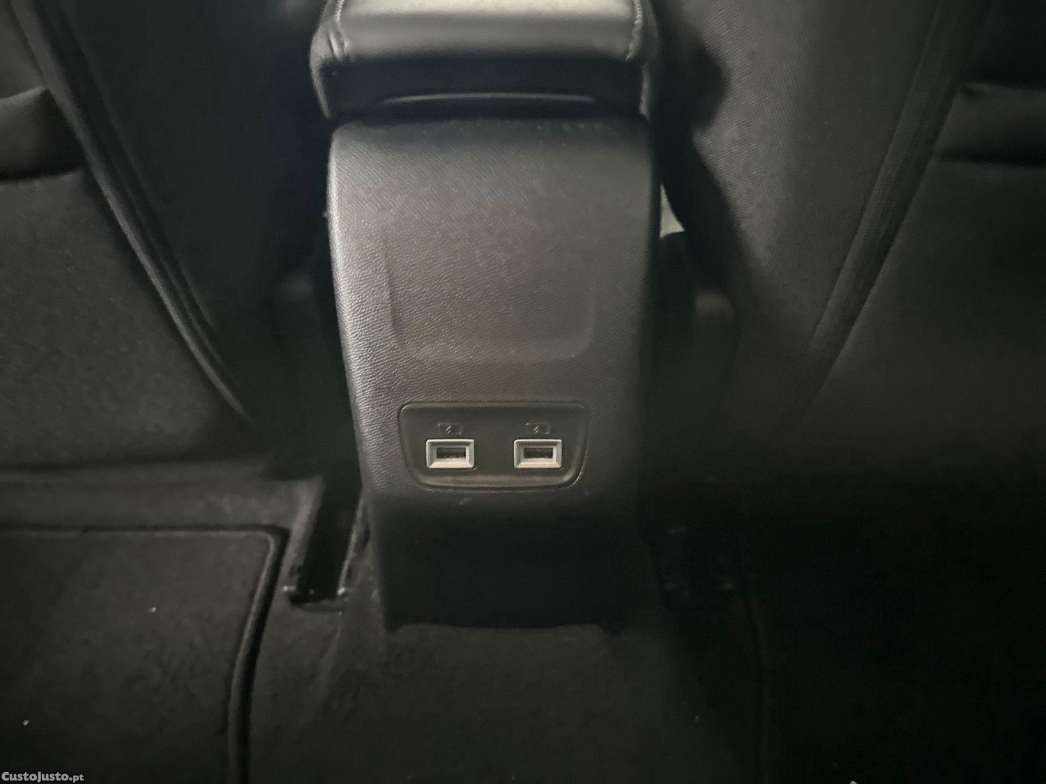 Peugeot 2008 50 kWh Active Pack — fotografia 6