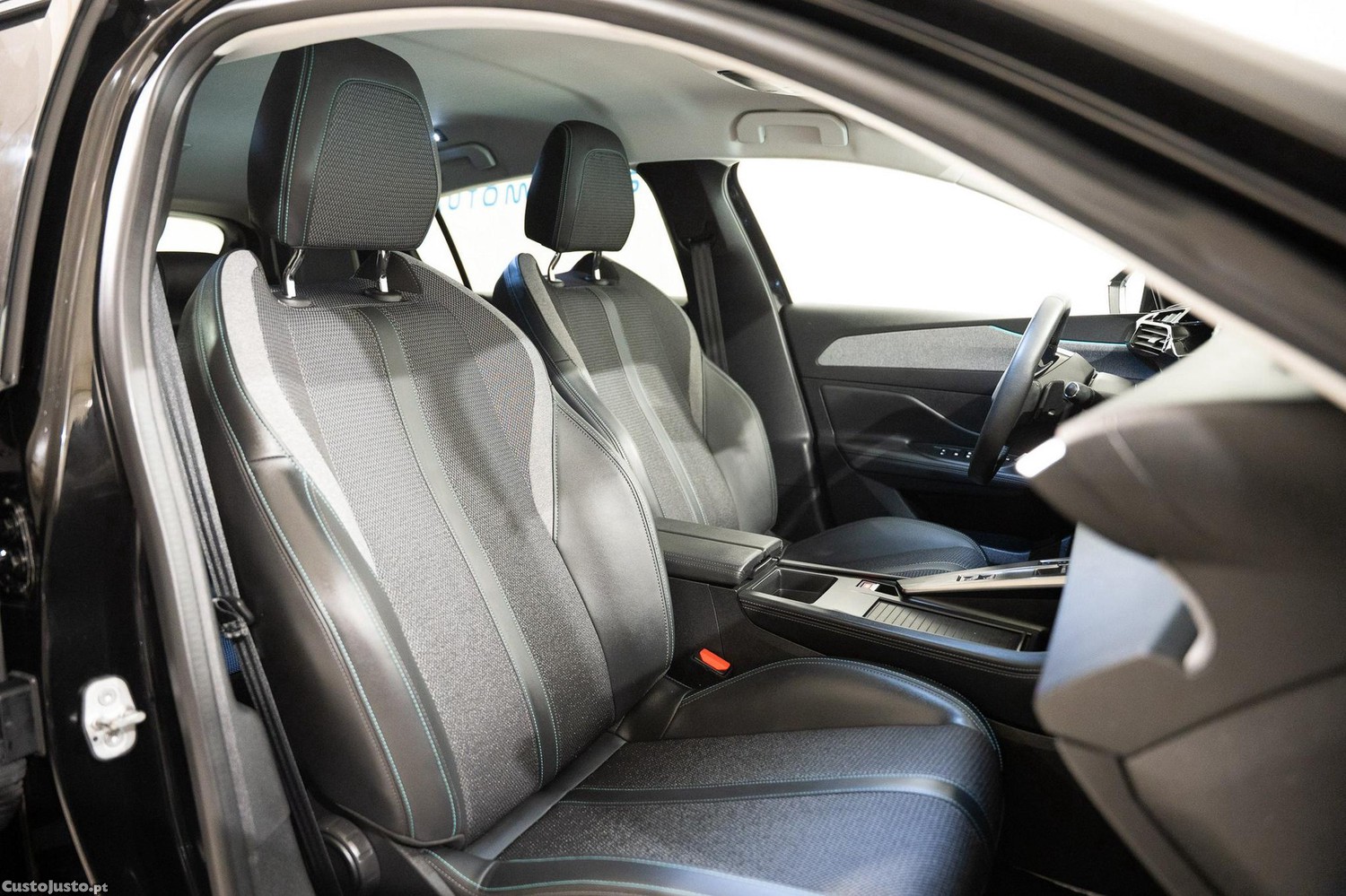 Peugeot 308 1.2 PureTech Allure Pack EAT8 — fotografia 2