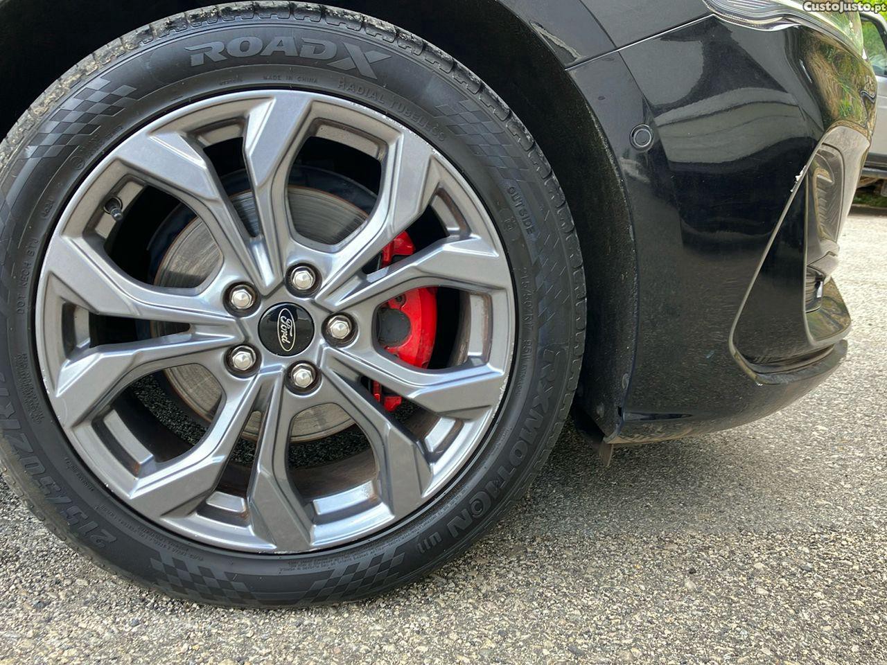 Ford Focus 1.0 EcoBoost MHEV ST-Line — fotografia 2