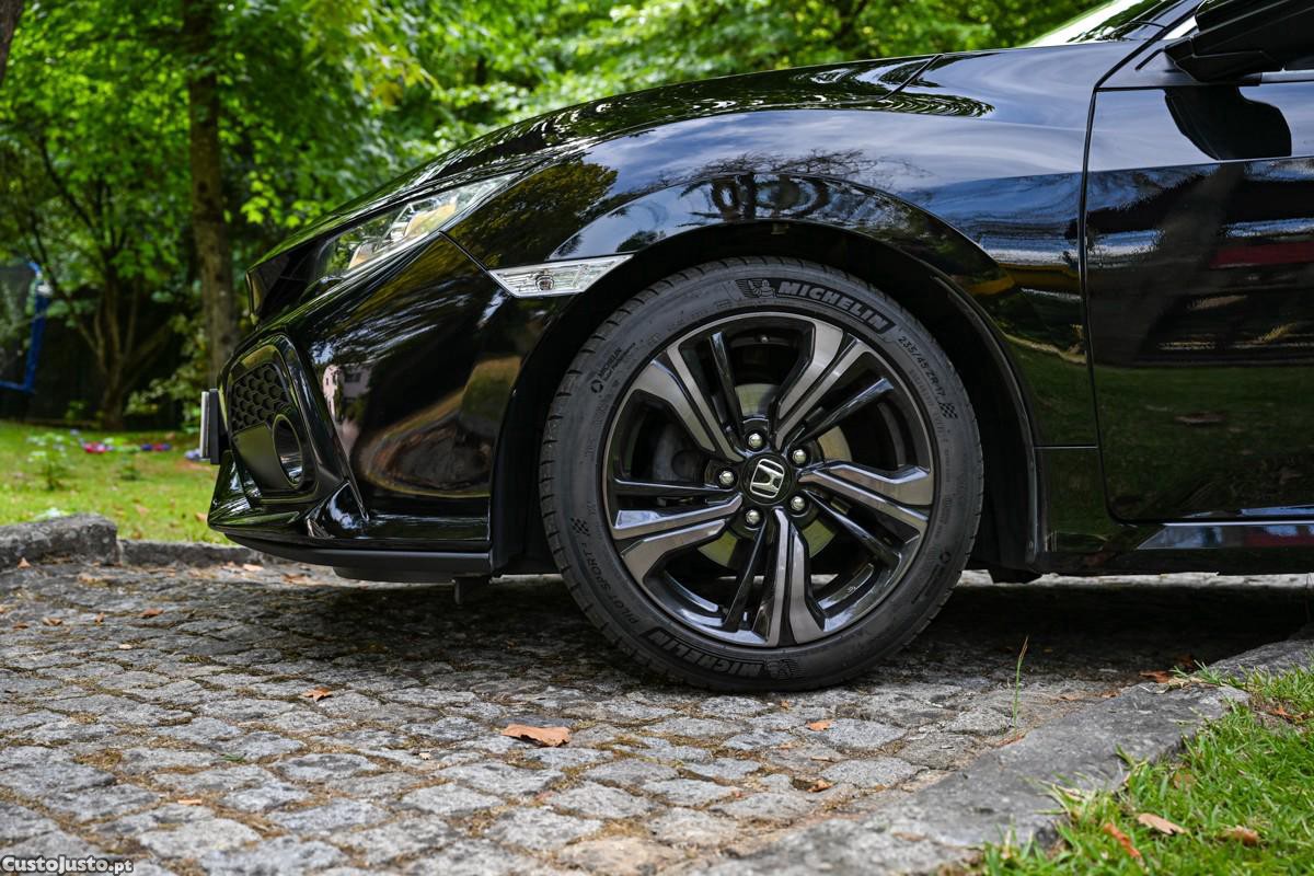 Honda Civic 1.0 i-VTEC Executive — fotografia 4