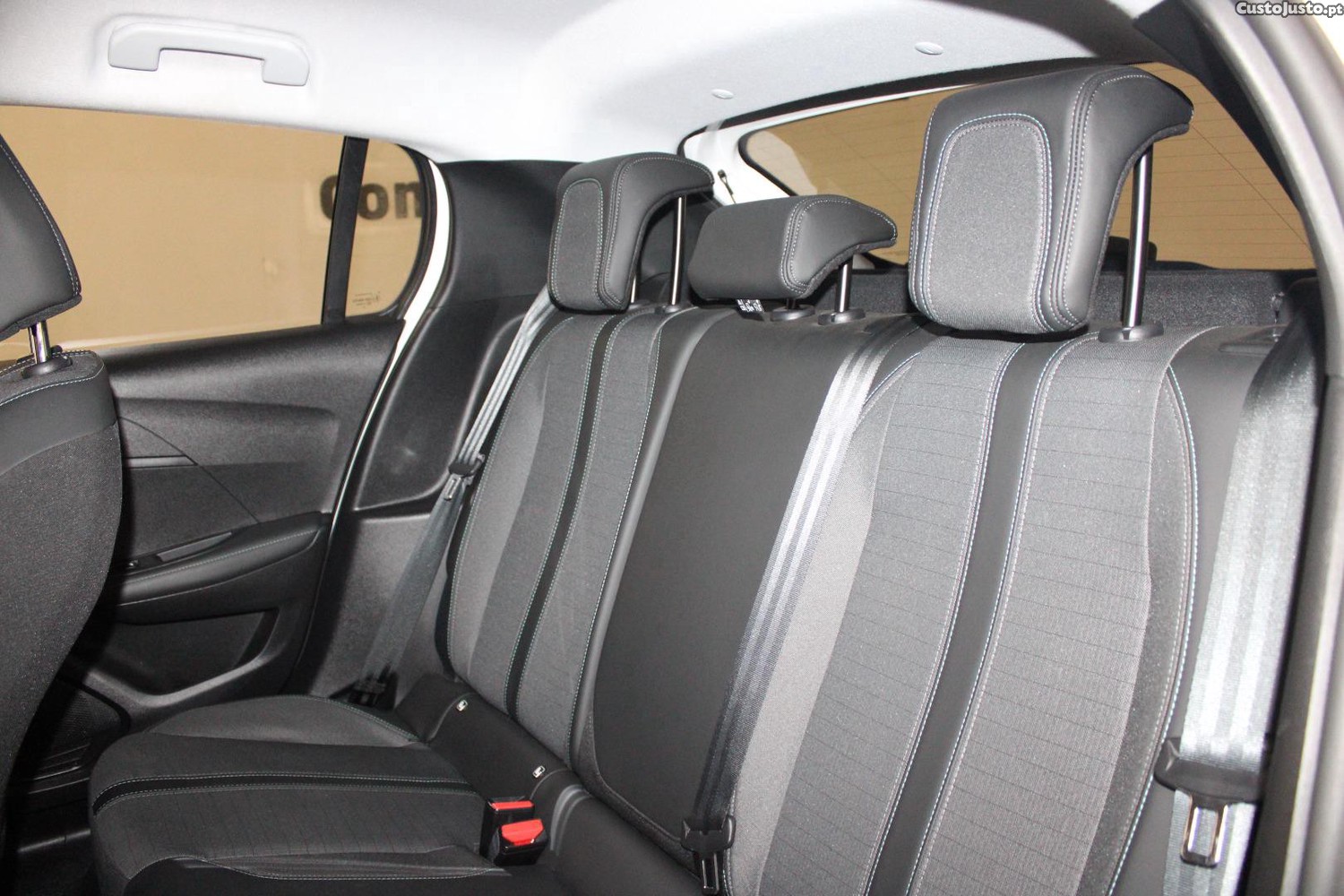 Peugeot 208 1.5 BlueHDI 100CV ALLURE — fotografia 9