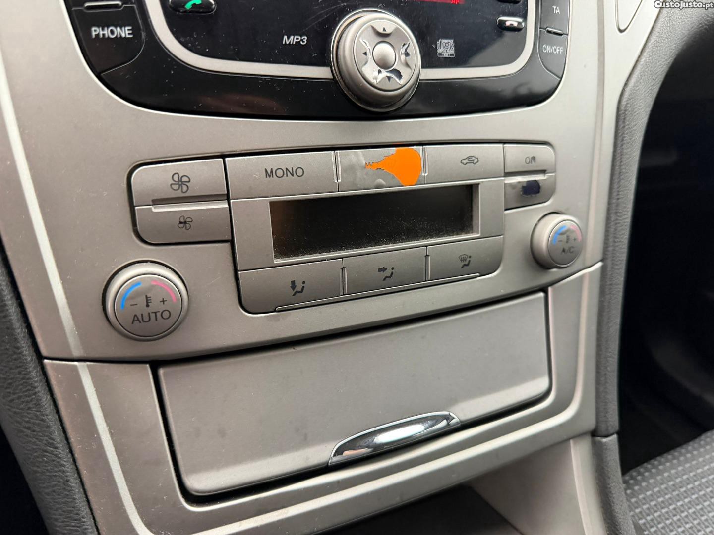 Ford Mondeo 1.8 TDCI 5P — fotografia 3