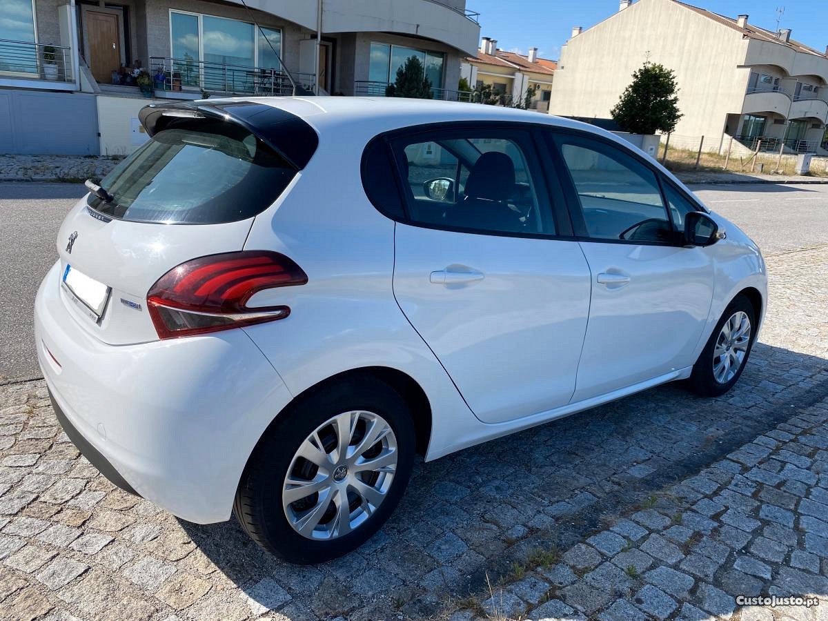 Peugeot 208 1.6 BlueHdi Style — fotografia 5