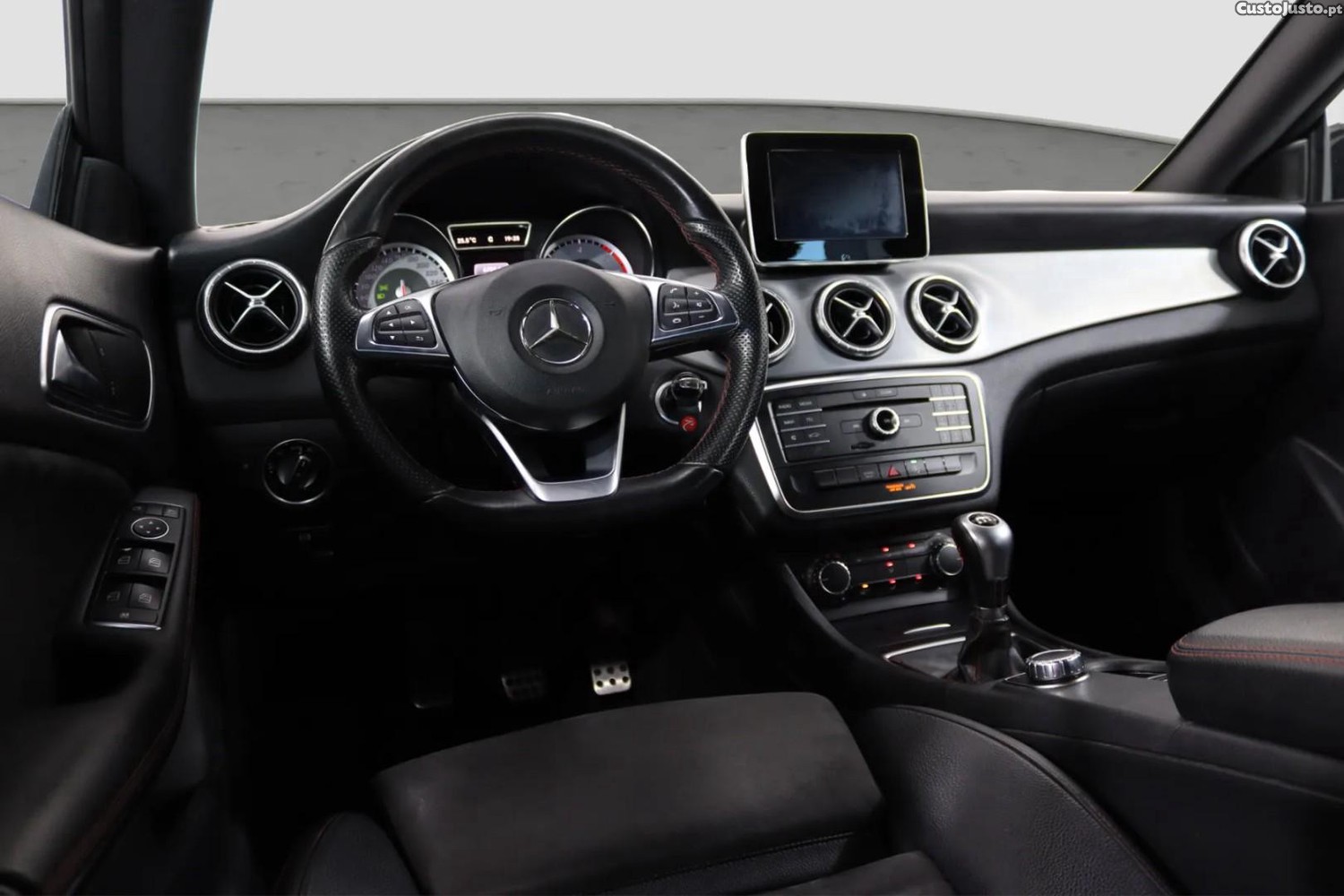 Mercedes-Benz CLA 200 Shooting Brake AMG Line — fotografia 10