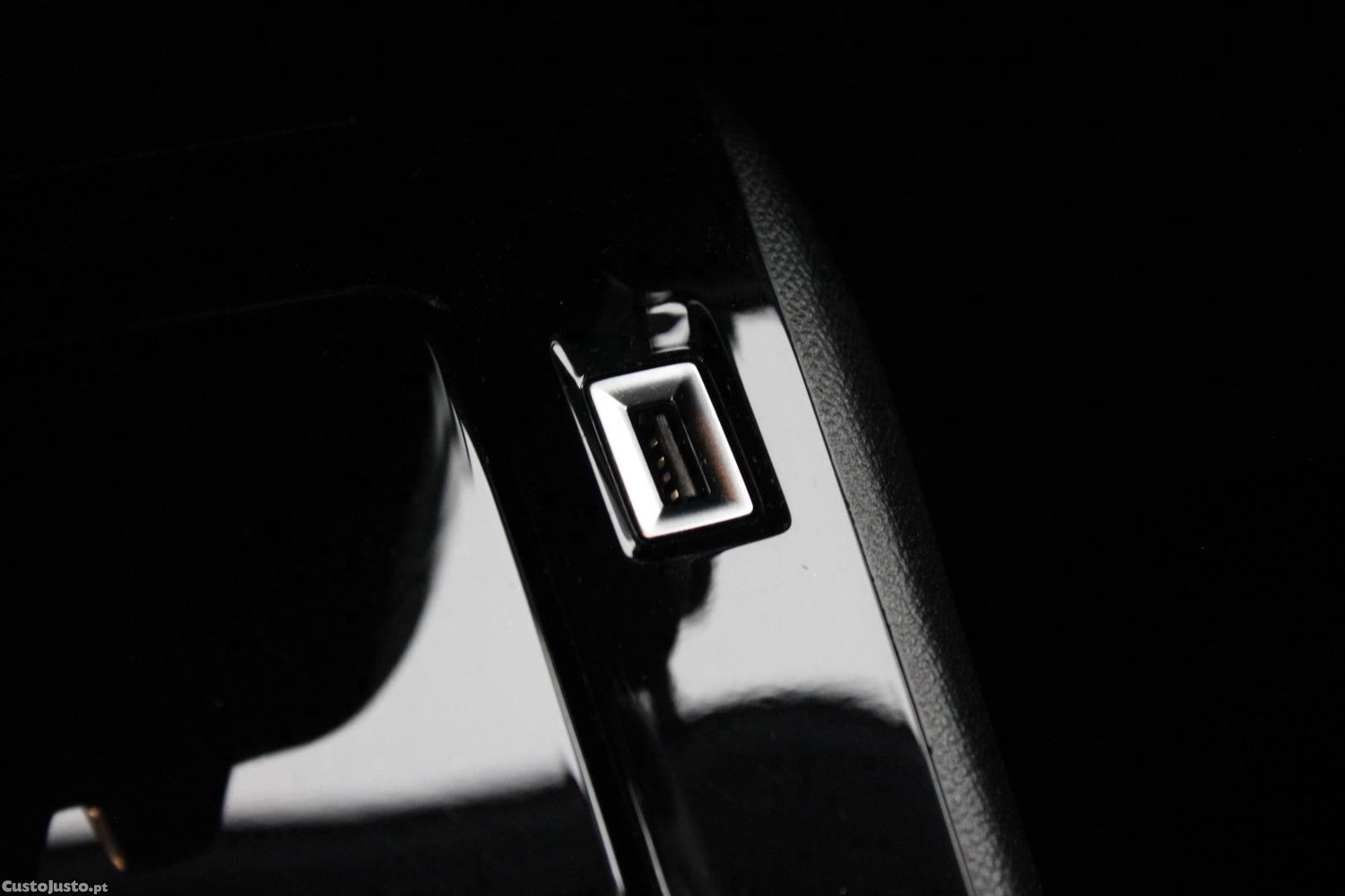 Peugeot 208 1.5 BlueHDI 100CV ALLURE — fotografia 17