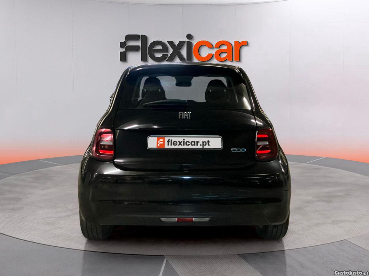 Fiat 500 e Icon Plus 42 KWh — fotografia 14