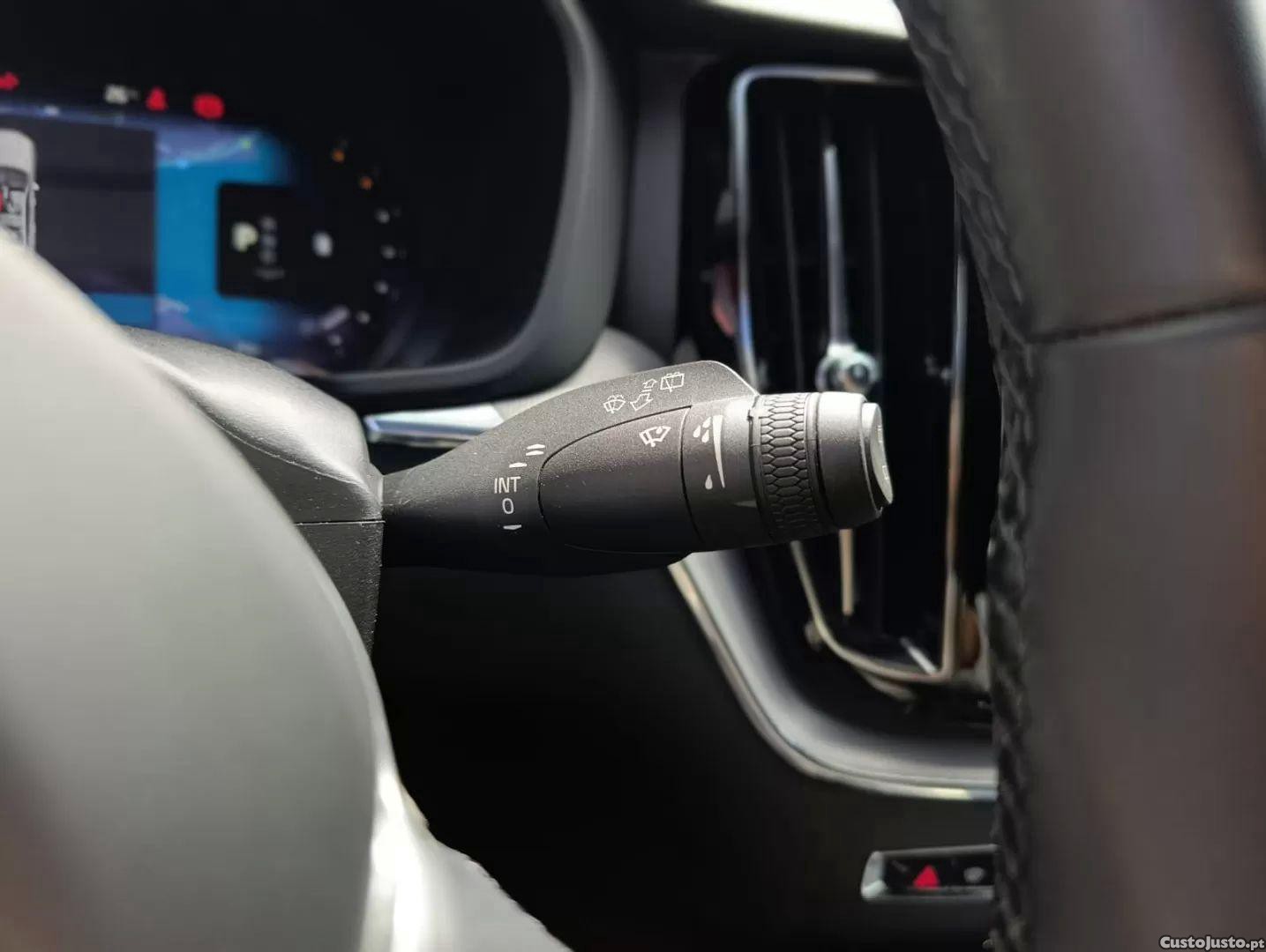 Volvo XC 60 2.0 b4 r-design — fotografia 20