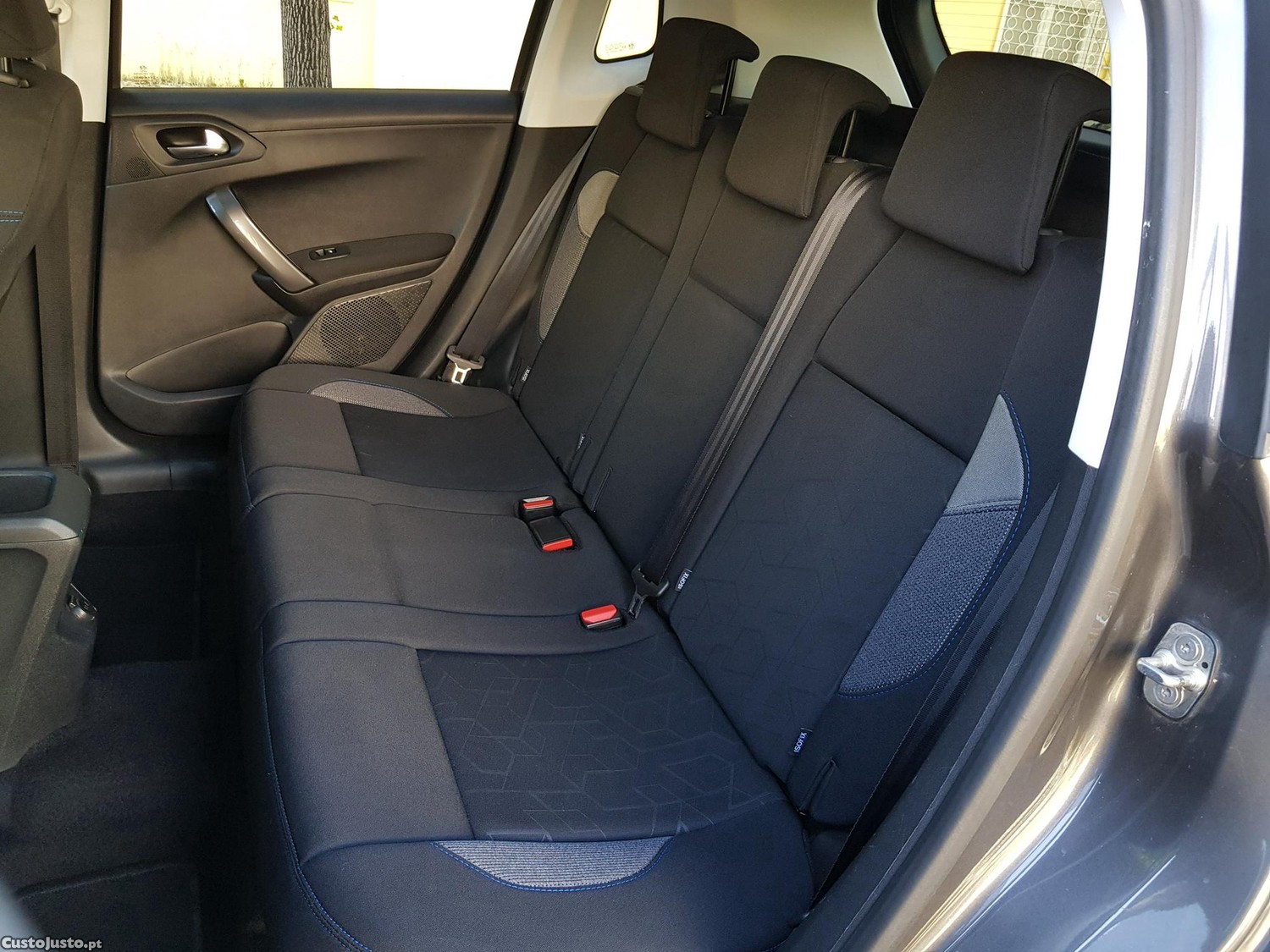 Peugeot 2008 1.6 HDi 102cv GPS Nacional — fotografia 3