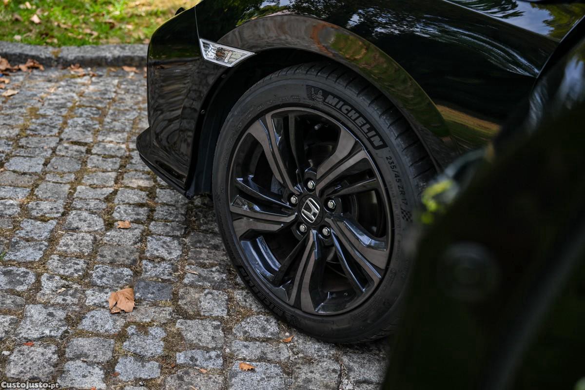Honda Civic 1.0 i-VTEC Executive — fotografia 3