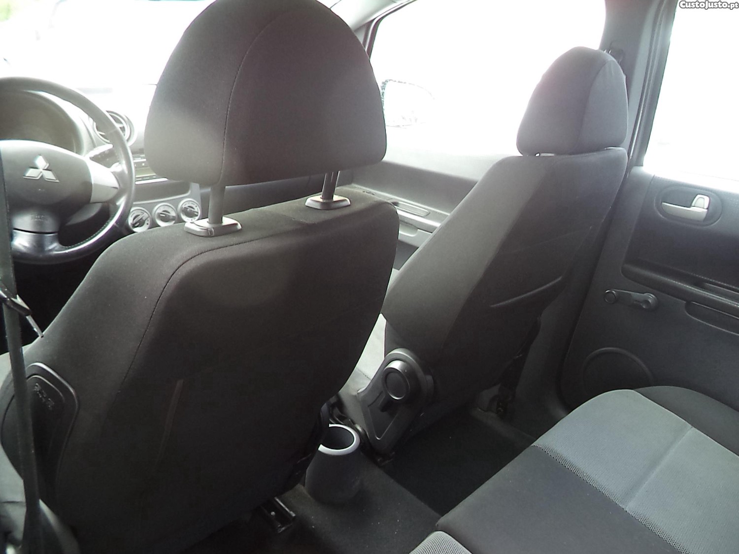 Mitsubishi Colt 1,3-5p-DA-gasolina 2010 — fotografia 5