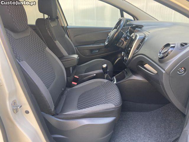 Renault Captur 0.9 TCE Exclusive — fotografia 2