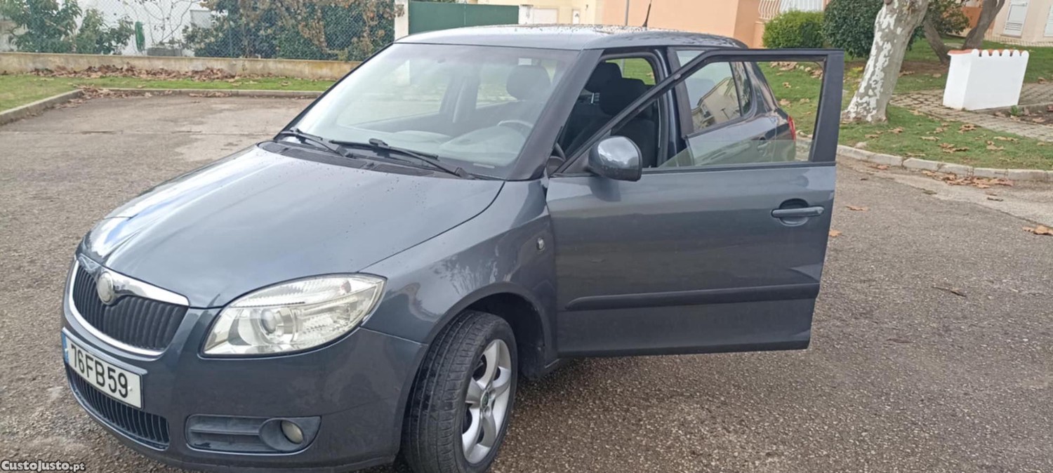 Skoda Fabia 1.4 Diesel-LITERALMENTE IMPECÀVEL — fotografia 9