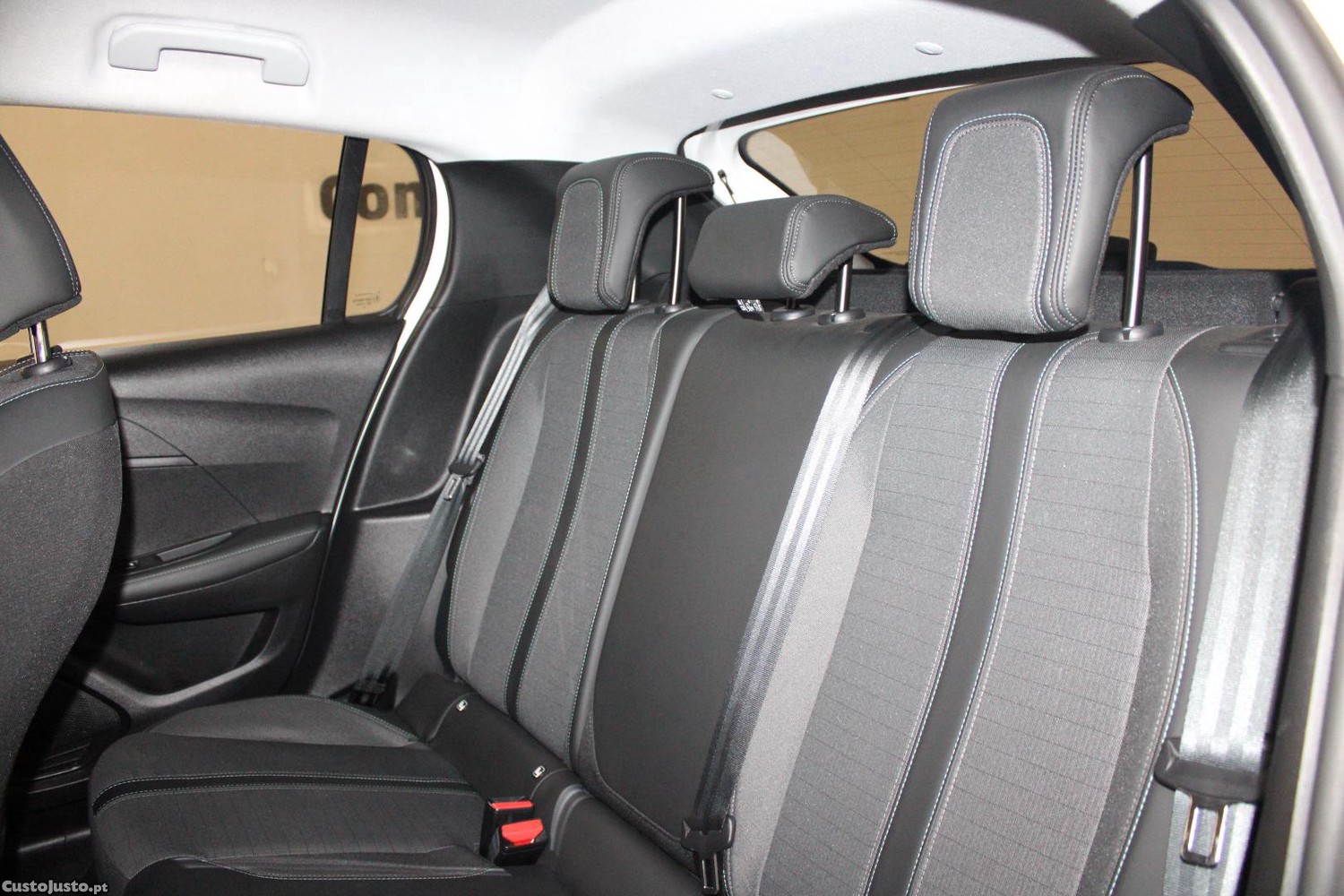 Peugeot 208 1.5 BlueHDI 100CV ALLURE — fotografia 9