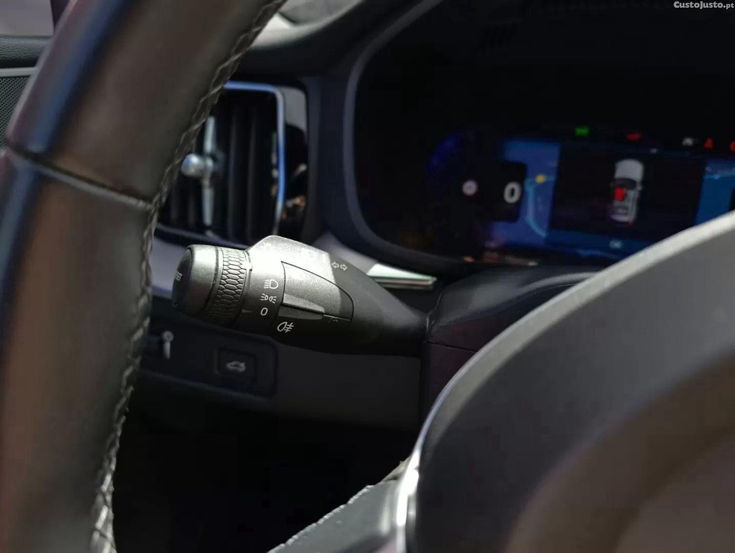 Volvo XC 60 2.0 b4 r-design — fotografia 19