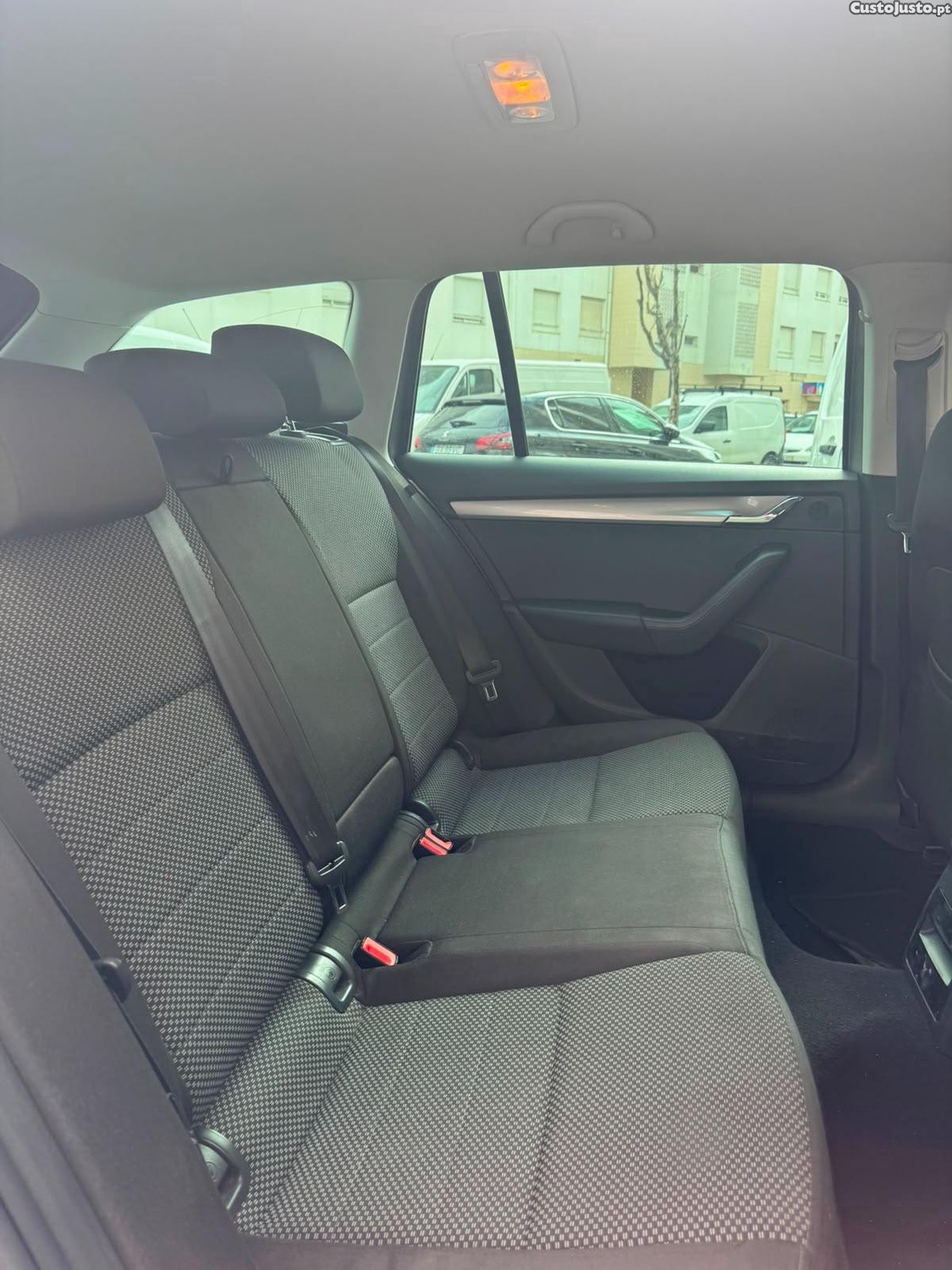 Skoda Octavia 1.6 TDI Greenline - Break — fotografia 5