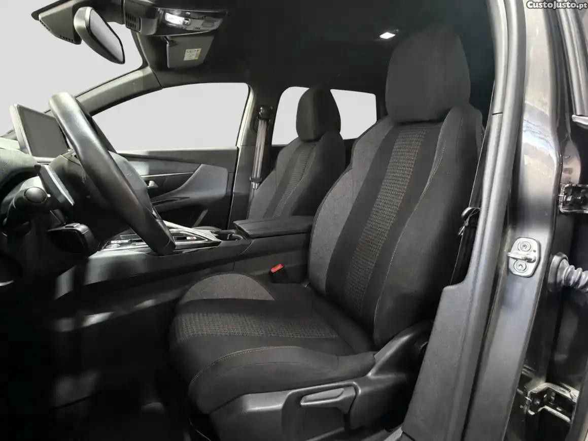 Peugeot 5008 PureTech 130 EAT8 Stop & Start Active Business-Pack — fotografia 3