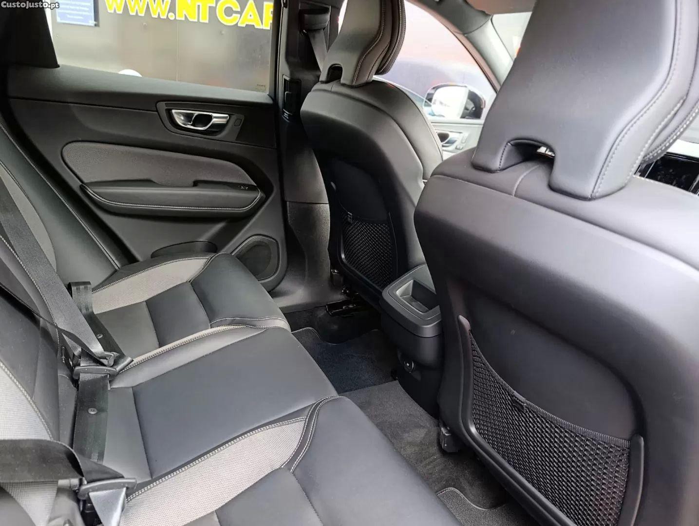 Volvo XC 60 2.0 b4 r-design — fotografia 3