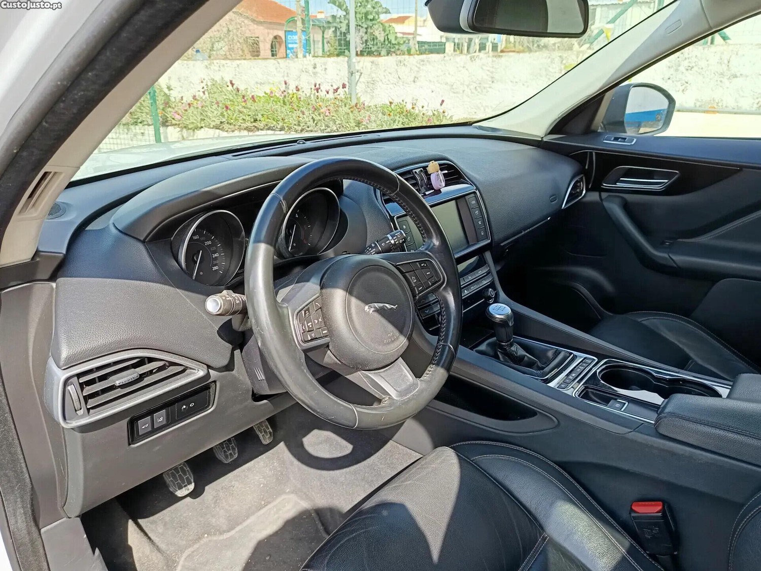 Jaguar F-Pace 2.0 i4D Prestige AWD — fotografia 16