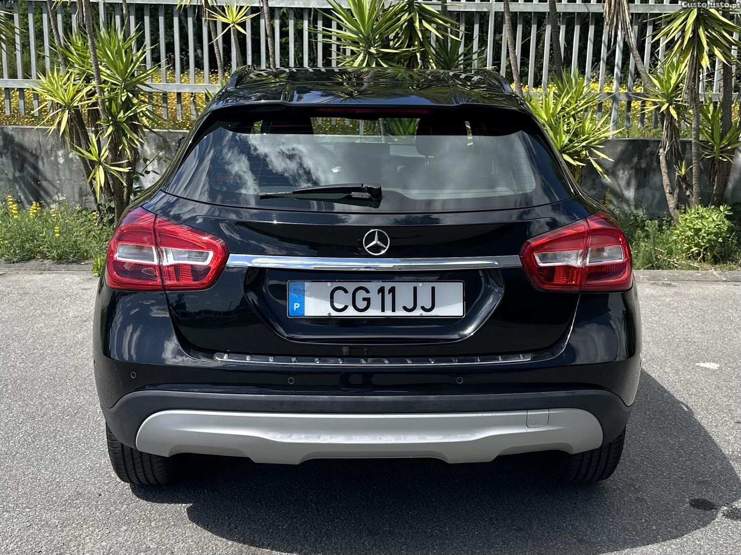 Mercedes-Benz GLA 180 Urban — photo 4