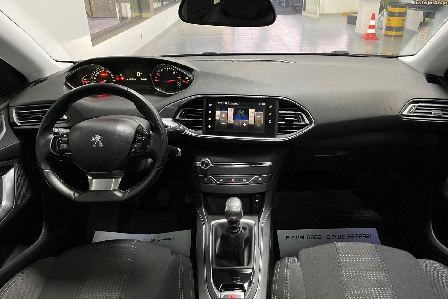 Peugeot 308 SW 1.6 e-HDI Allure J17 Nacional — fotografia 3