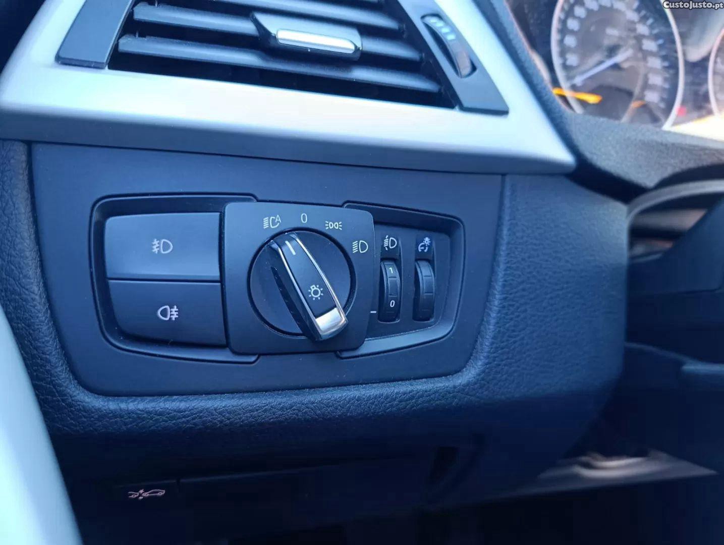 BMW 320 D navigation auto — fotografia 19