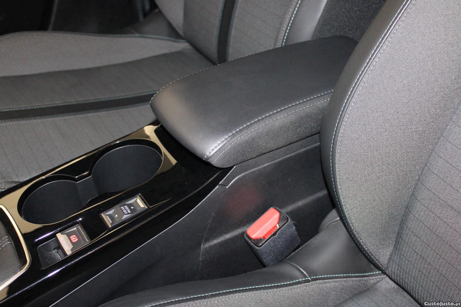 Peugeot 208 1.5 BlueHDI 100 ALLURE — fotografia 11