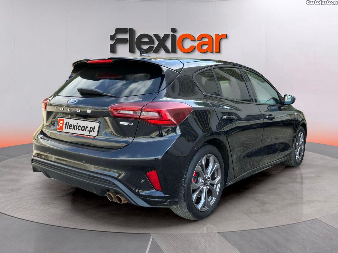 Ford Focus 1.0 EcoBoost MHEV ST-Line — fotografia 13