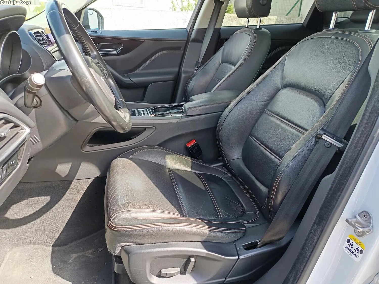 Jaguar F-Pace 2.0 i4D Prestige AWD — fotografia 17
