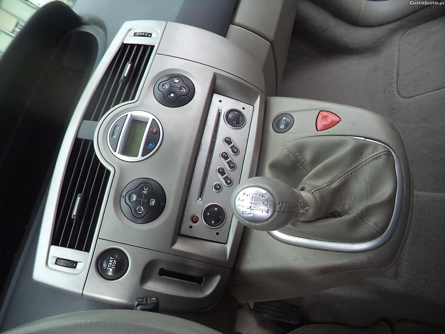 Renault Scénic GrandeSenicDCI — fotografia 5