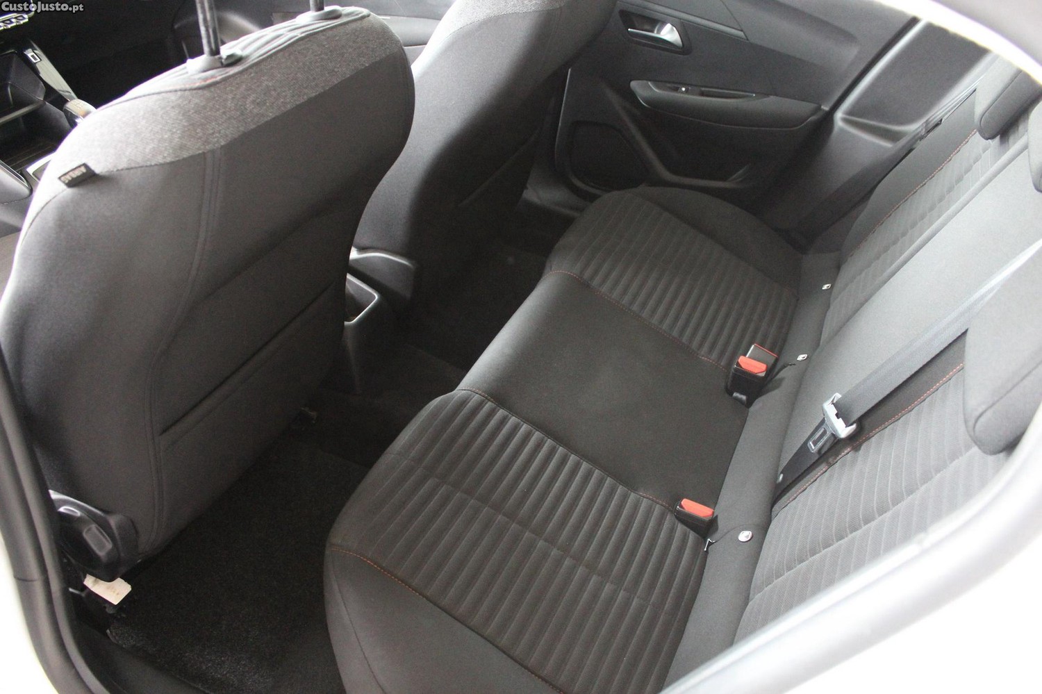 Peugeot 208 1.2 PureTech Active Pack — fotografia 10