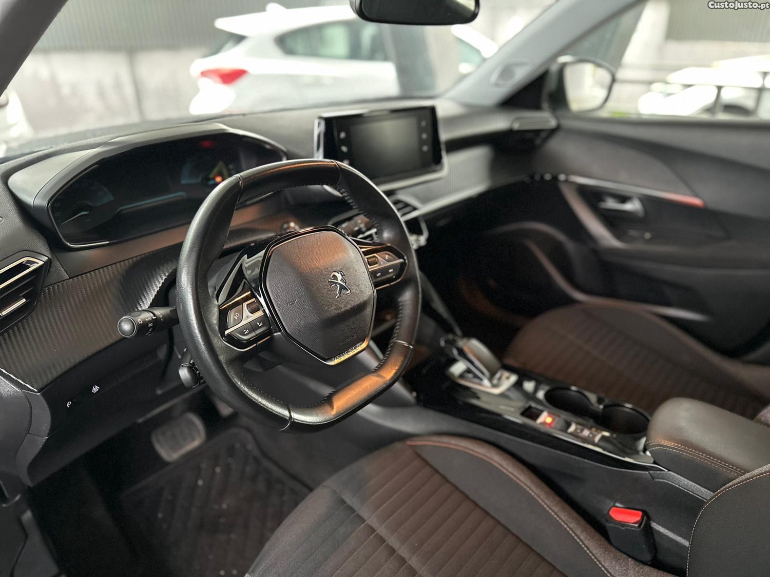 Peugeot 2008 50 kWh Active Pack — fotografia 16